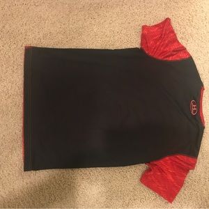 Men’s small, black and red under armor dry fit shirt, fitted
